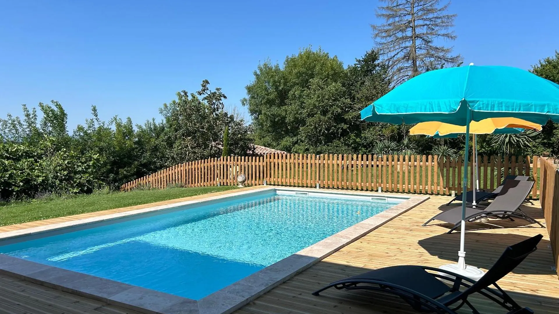 Chambres D'Hotes - La Clef Des Champs - Piscine - Capucine